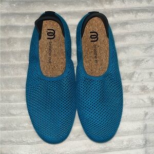 Mahabis Breathe Mesh Slip On Sneaker in Mykonos Blue Men’s 8 / Women’s 9.5-10